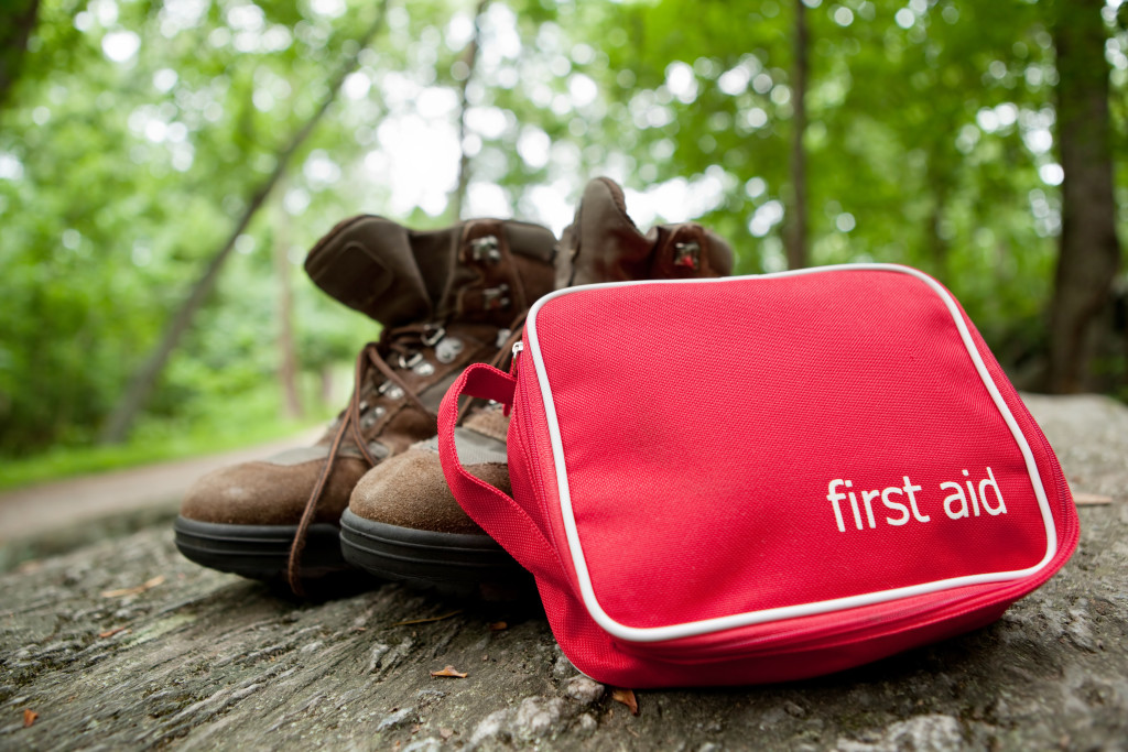 Hiking tips - First aid kit on a hike