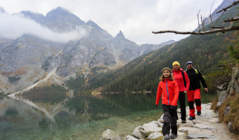 Hiking Tips Hiking - family on mountain trek